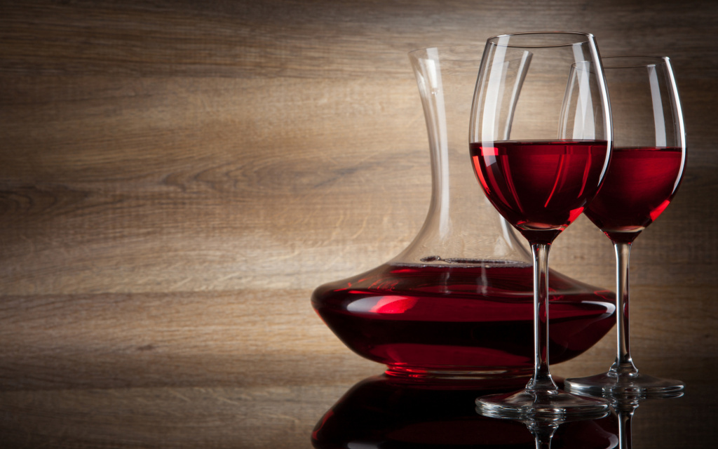 vino-krasnoe-bokaly-dekanter-6283.jpg